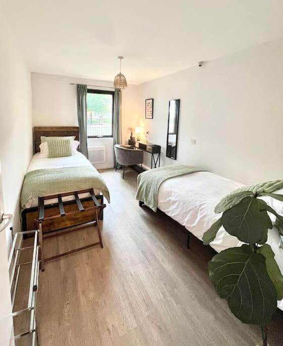 Gorgeous Flat 10 Min Walk To Stadium Free Parking Лондон Экстерьер фото