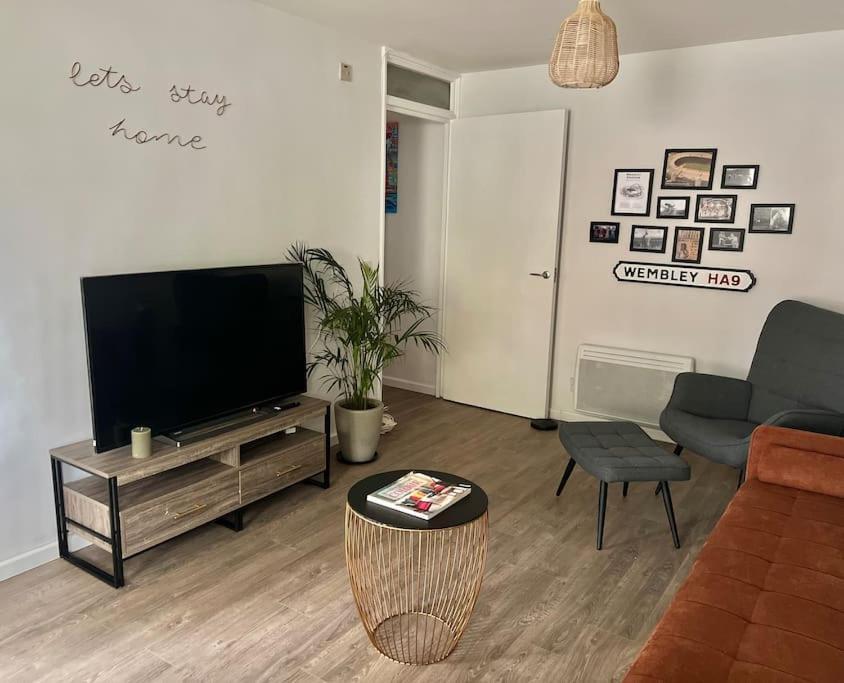 Gorgeous Flat 10 Min Walk To Stadium Free Parking Лондон Экстерьер фото